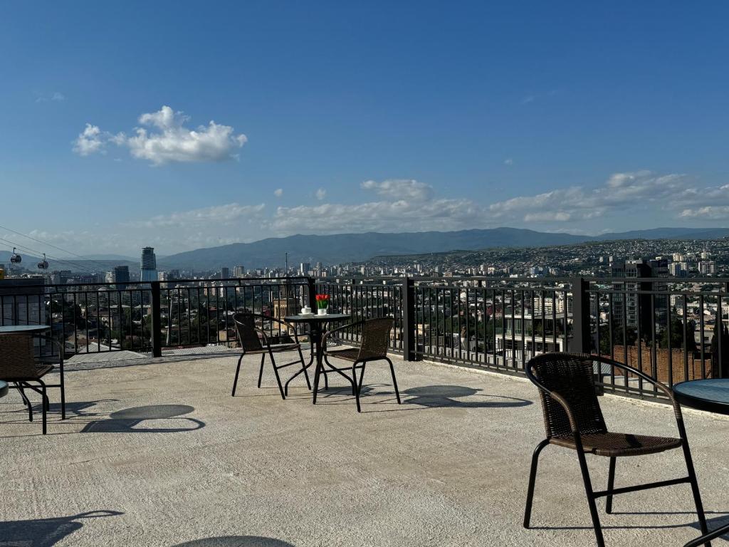 امکانات BROTHERS APARTMENTS WITH TERRACe IN OLD TBILISI - تصویر ۴