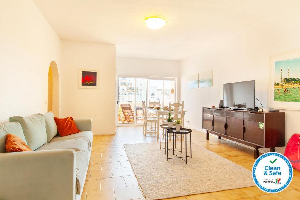 Μια τηλεόραση ή/και κέντρο ψυχαγωγίας στο Luz Vista Mar Apartment