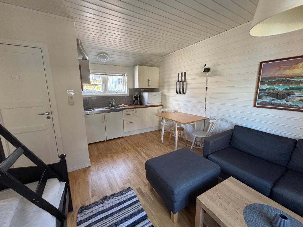 Reinebua - Family Room