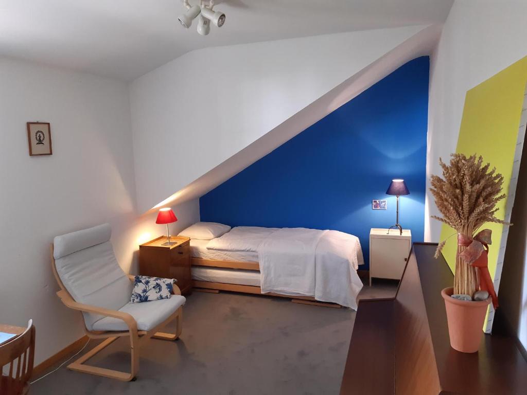 a bedroom with a bed and a blue wall at finaly peace in Geneva