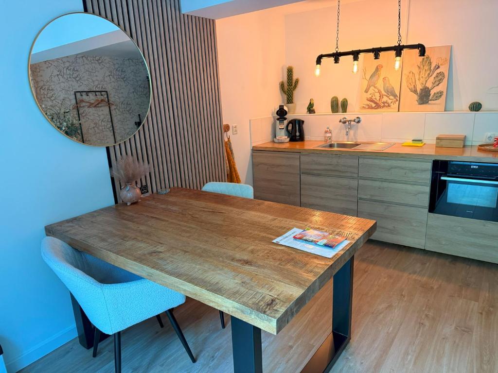 Cucina o angolo cottura di Garden Room and Economy Room