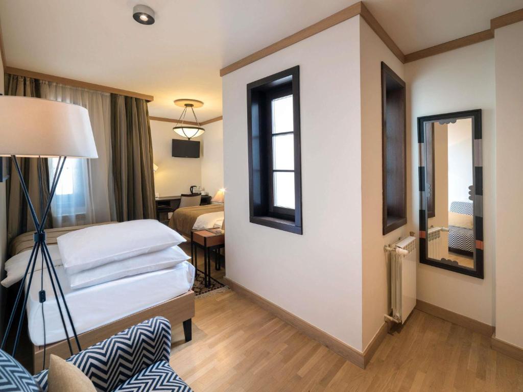 Postel nebo postele na pokoji v ubytování Mercure Belgrade Excelsior