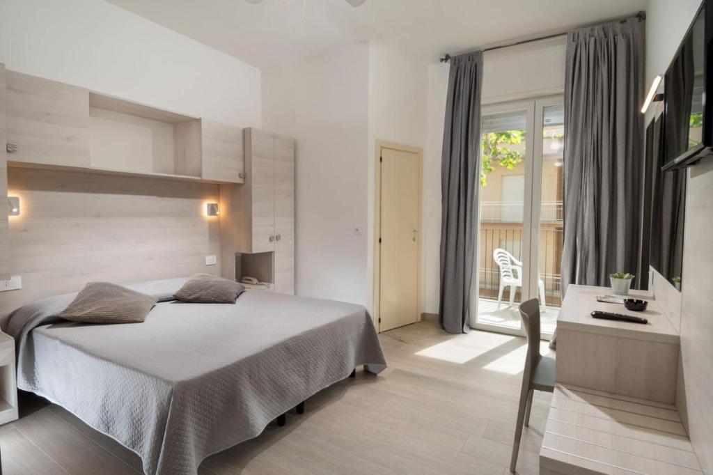 Postel nebo postele na pokoji v ubytování Hotel Anna Gabicce Mare