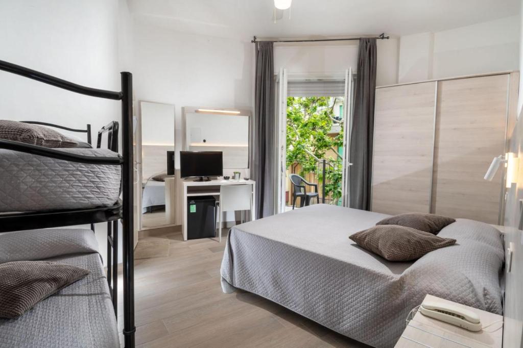Postel nebo postele na pokoji v ubytování Hotel Anna Gabicce Mare