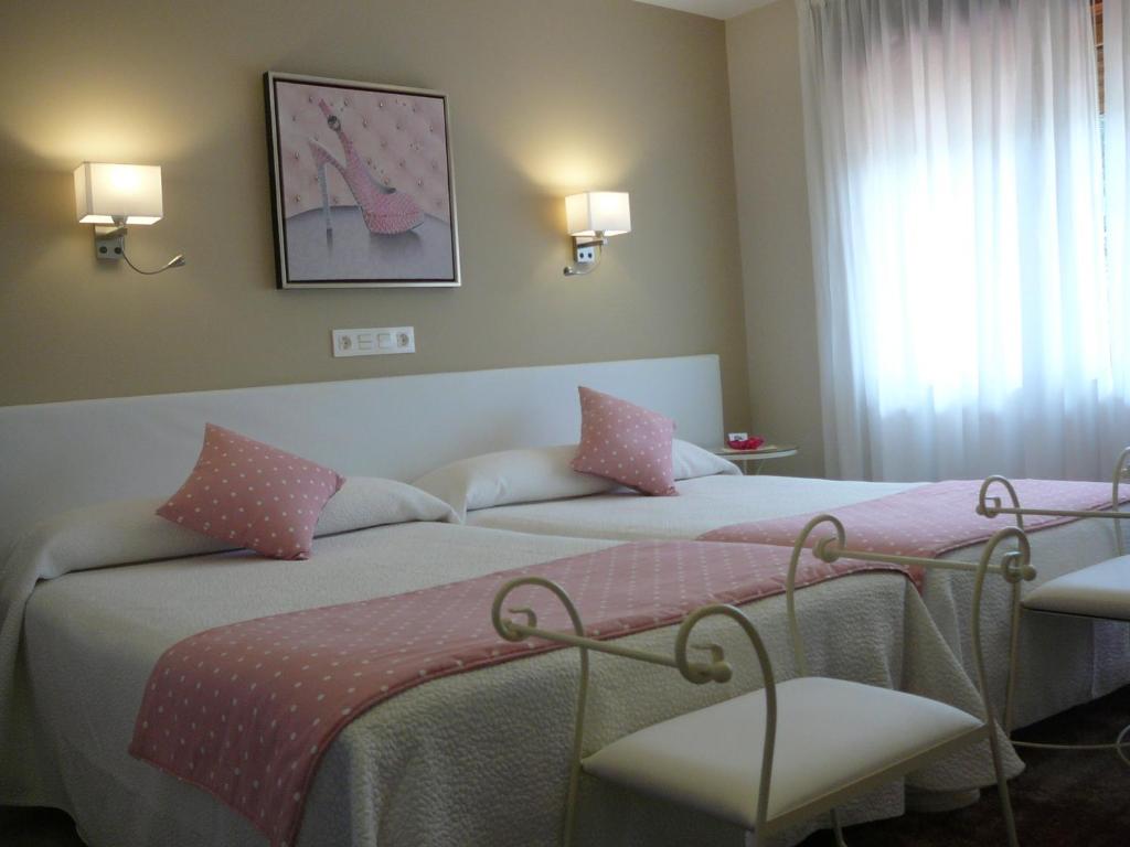 A bed or beds in a room at Hotel el Pinar