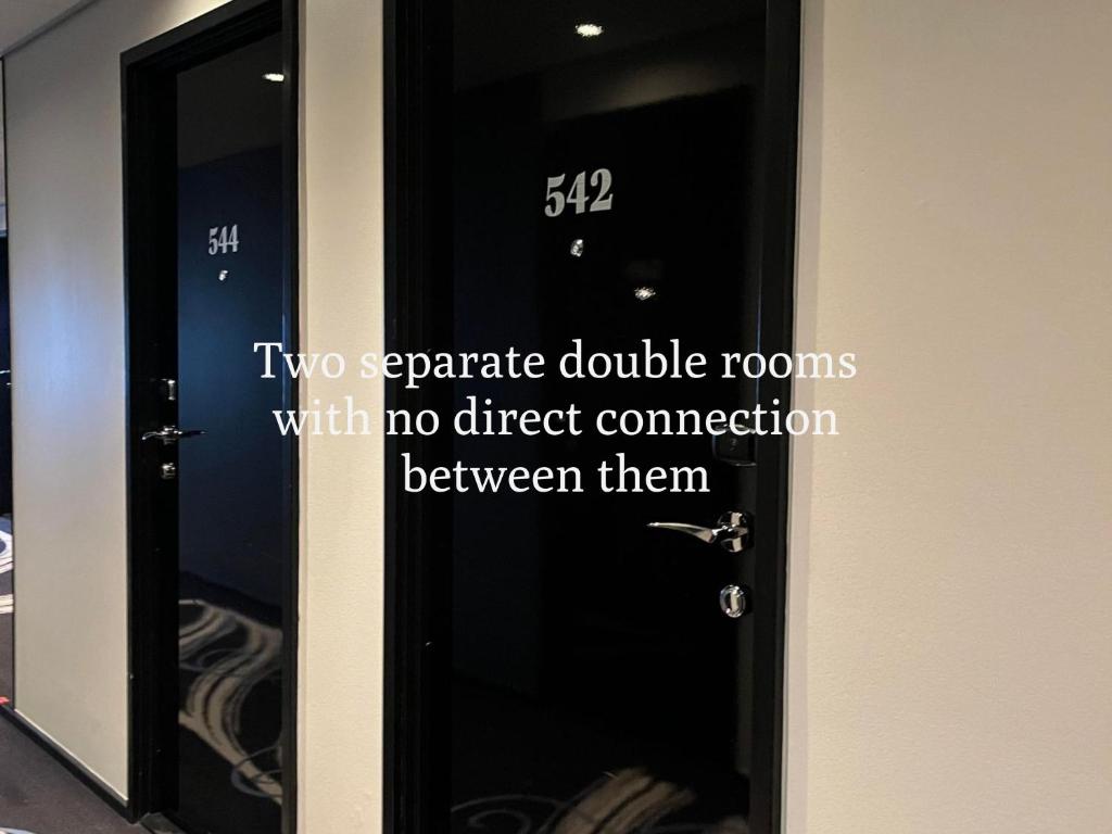 
Side-by-side – 2 rooms next to each other
