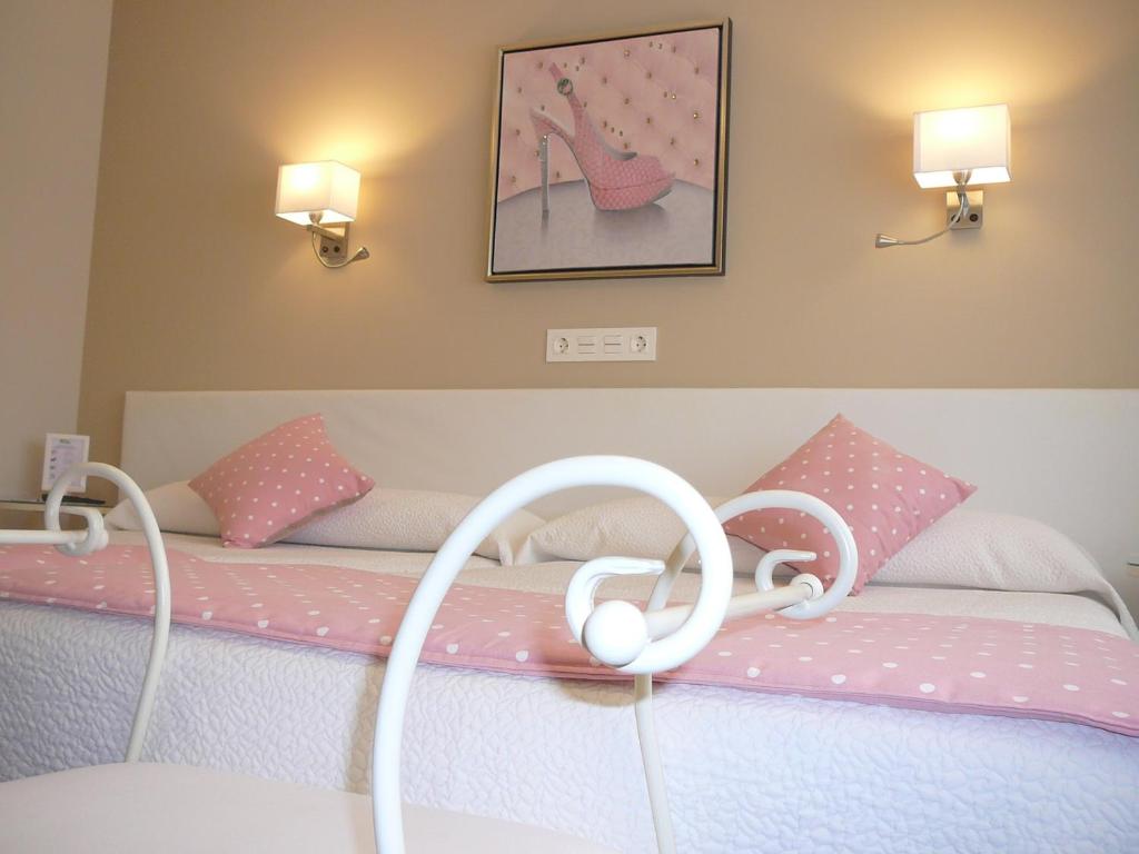 A bed or beds in a room at Hotel el Pinar