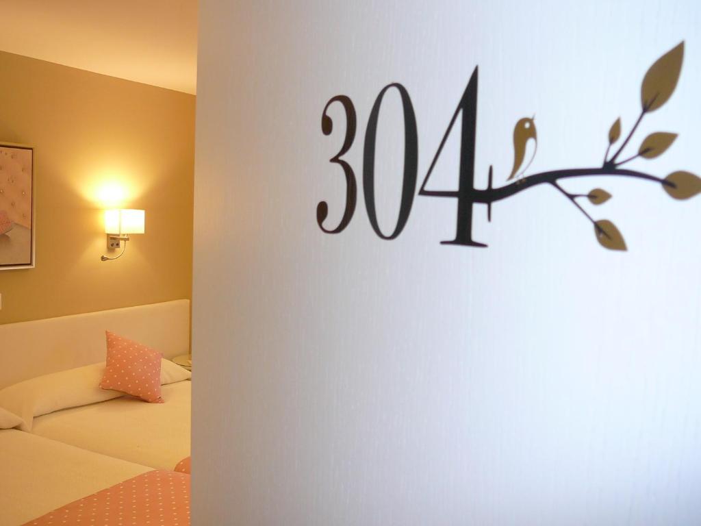 A bed or beds in a room at Hotel el Pinar