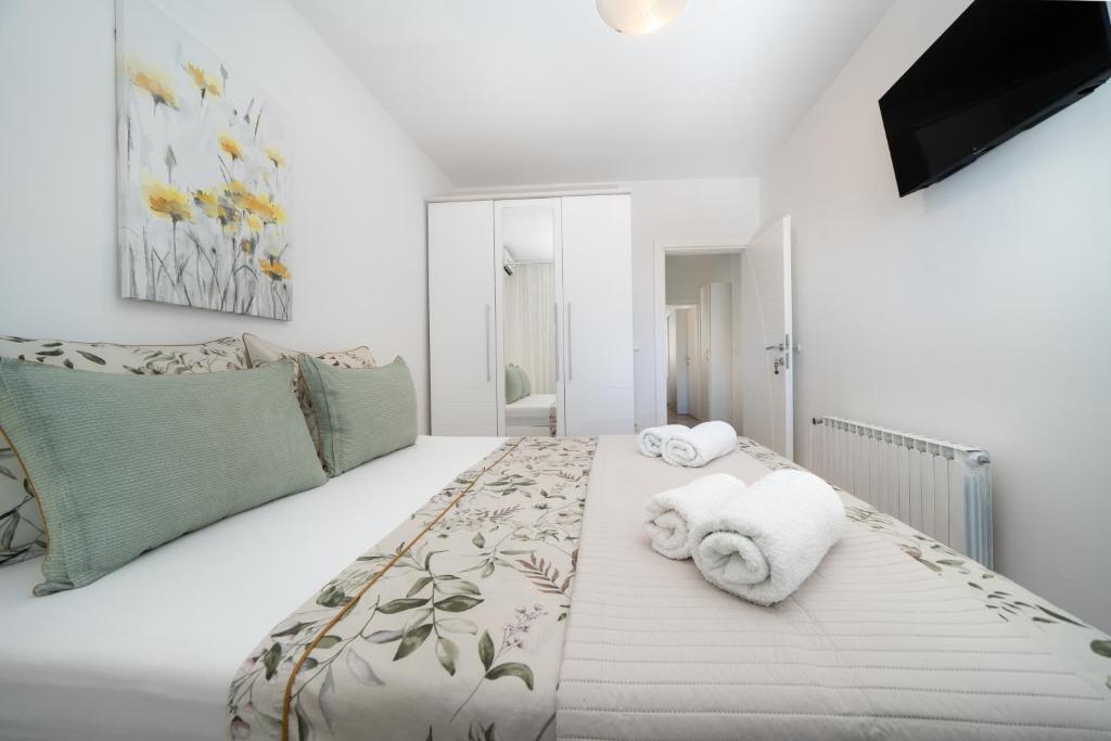 Postel nebo postele na pokoji v ubytování Apartmani Marivo