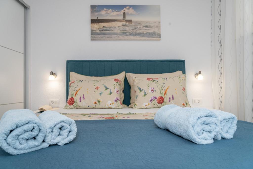 Postel nebo postele na pokoji v ubytování Apartmani Marivo