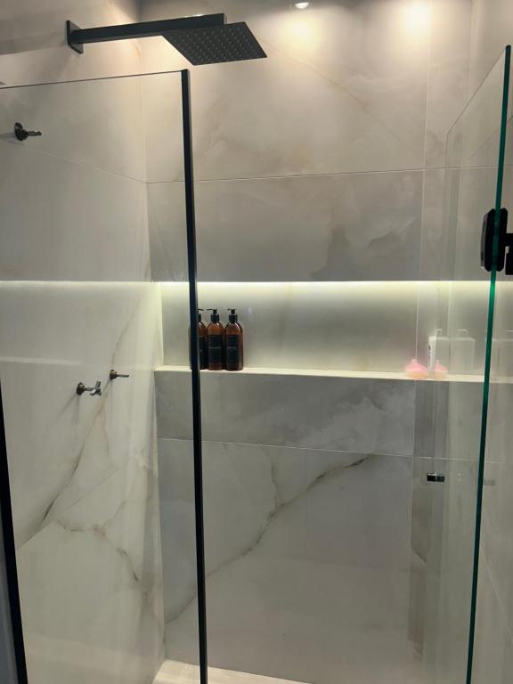 Kúpeľňa v ubytovaní Quarto Apt AirPort GRU Congonhas Cumbica Poupatempo Shopping Internacional SP A Melhor localização perto da grande São Paulo