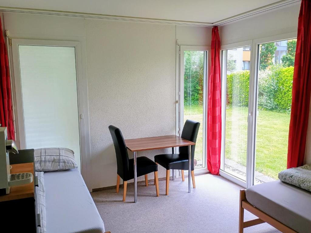 Posezení v ubytování Privatzimmer 300m zur S-Bahn Jona