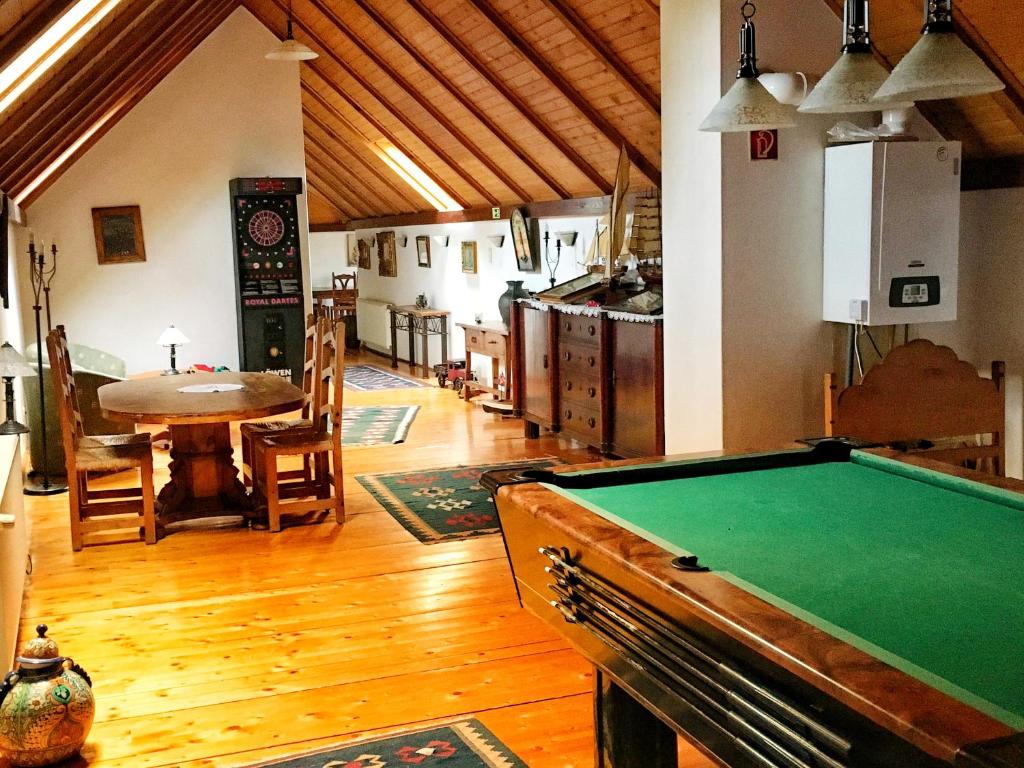 Biliardový stôl v ubytovaní Ginti Panzió, Őrség