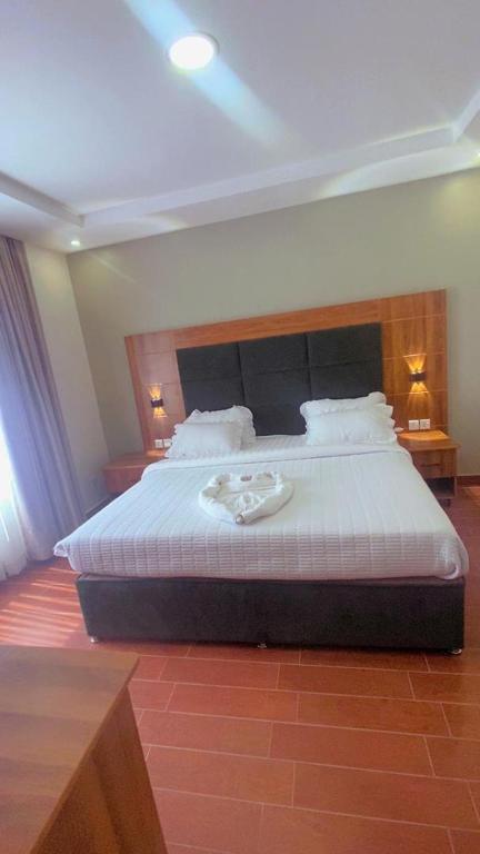 Postel nebo postele na pokoji v ubytování Jikoni Hotel