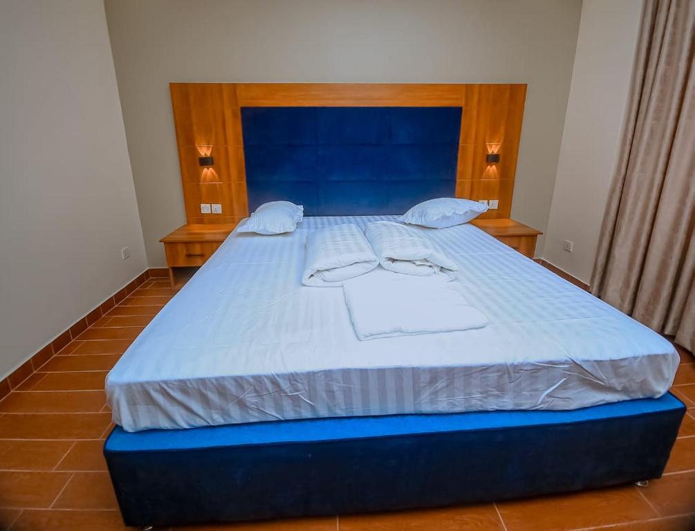 Postel nebo postele na pokoji v ubytování Jikoni Hotel