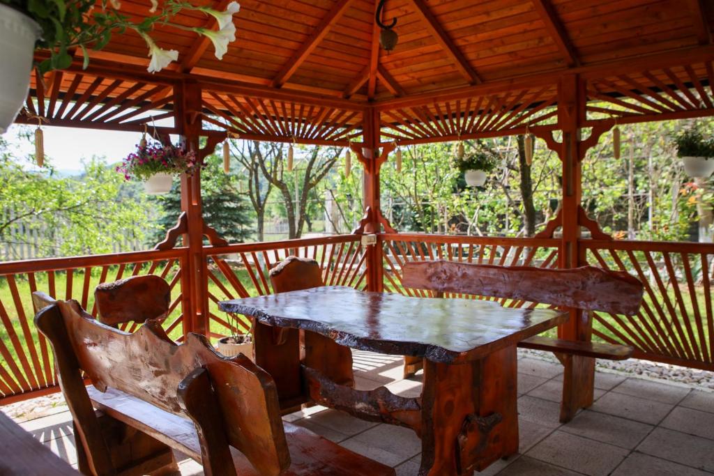 Balkón nebo terasa v ubytování Plis Bujtina - Guesthouse