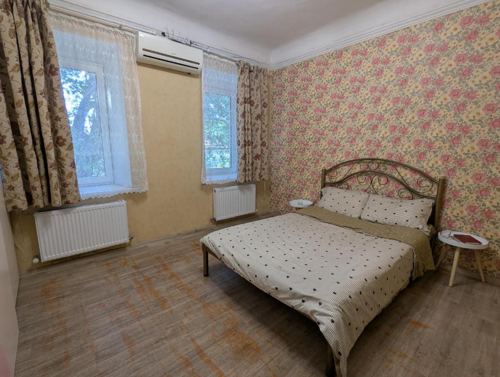 Двухкомнатная квартира в колоритном одесском дворе головне фото