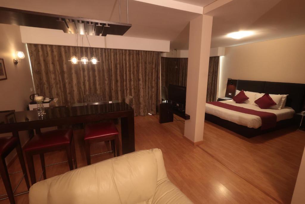 Postel nebo postele na pokoji v ubytování Monteverde Hotel