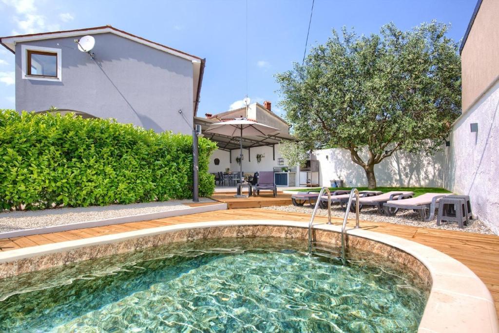 Ferienhaus mit Privatpool für 6 Personen ca 140 qm in Loborika, Istrien Südküste von Istrien