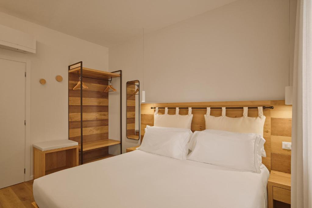 Een bed of bedden in een kamer bij Hotel Le Mura