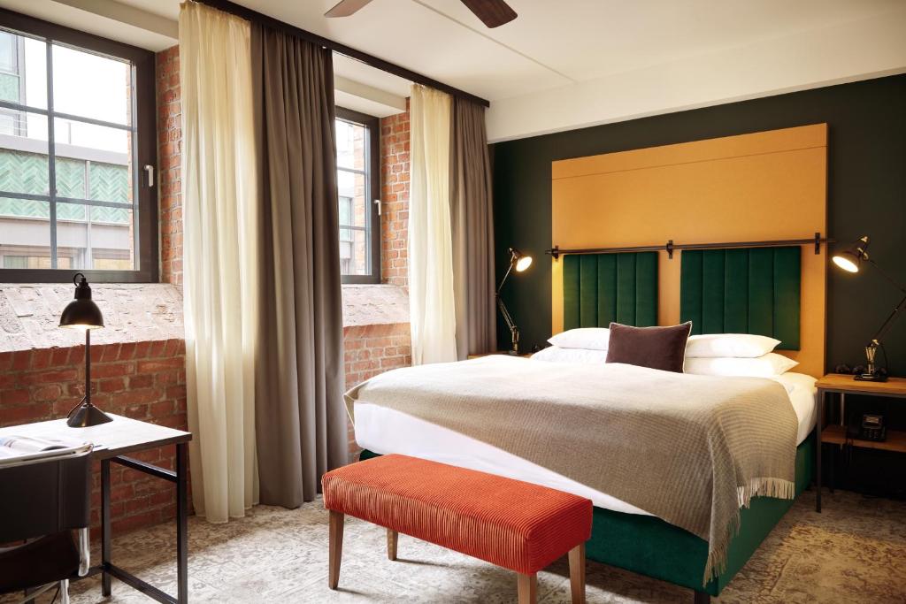 Postel nebo postele na pokoji v ubytování Gastwerk Hotel Hamburg