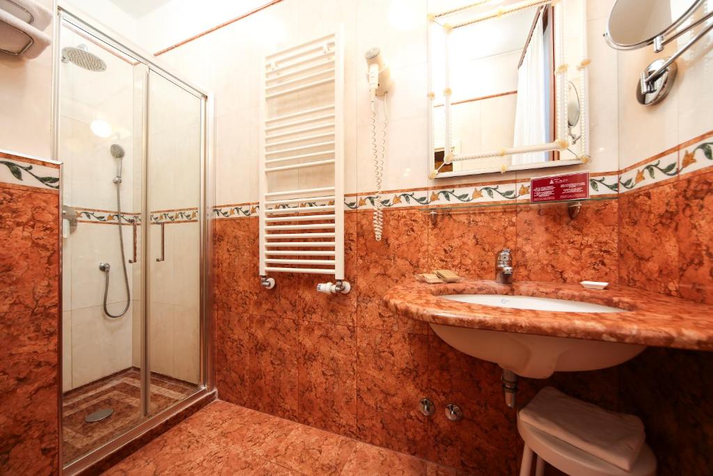 Kopalnica v nastanitvi Hotel Da Bruno