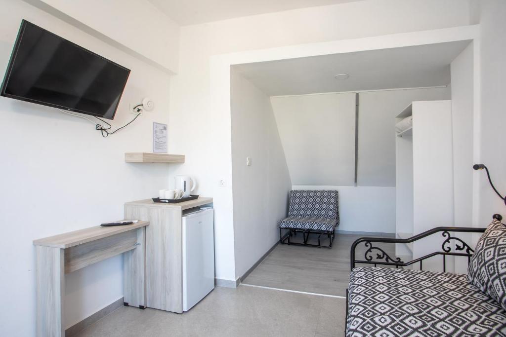 Mando Living -Faliraki - 4