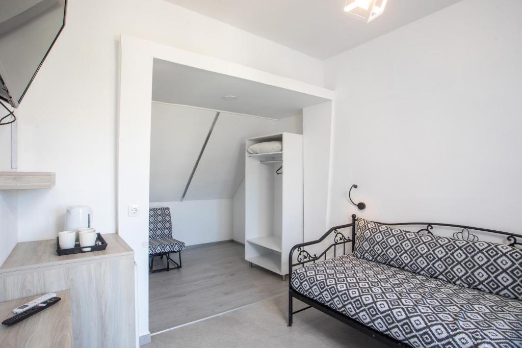 Mando Living -Faliraki - 5