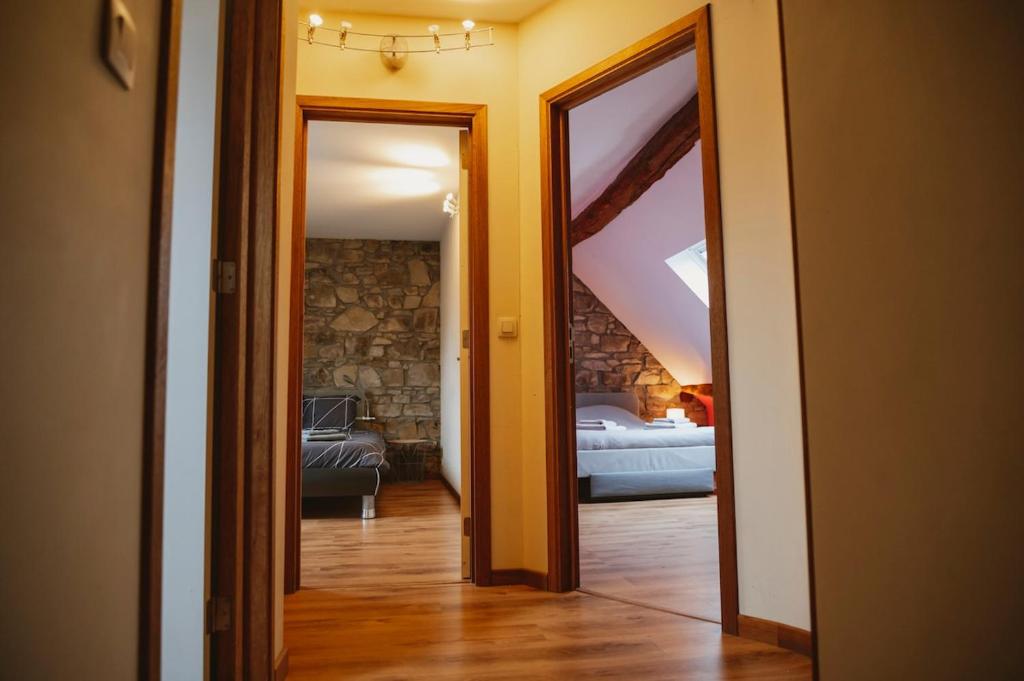 Postel nebo postele na pokoji v ubytování "Sans-soucis" ancienne ferme pleine de vie