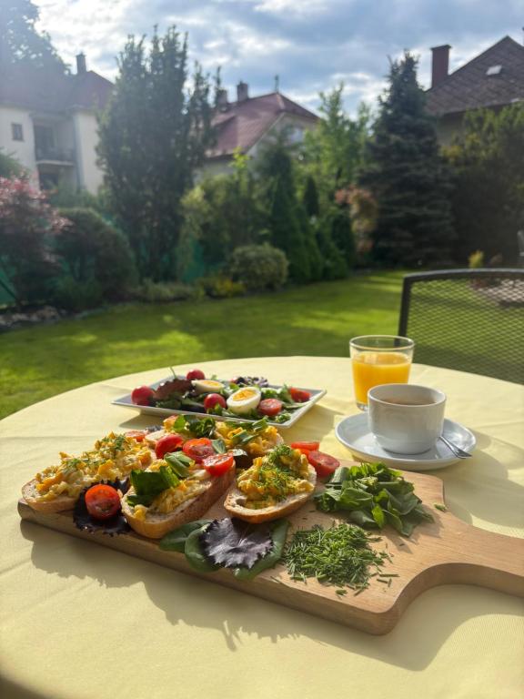 Jídlo v hotelu nebo okolí