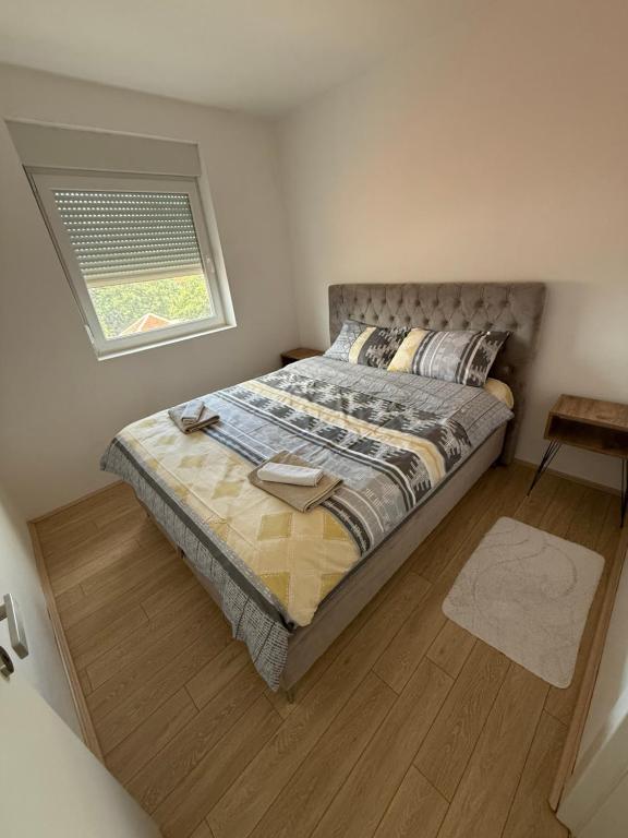 Postel nebo postele na pokoji v ubytování Brasic Apartman