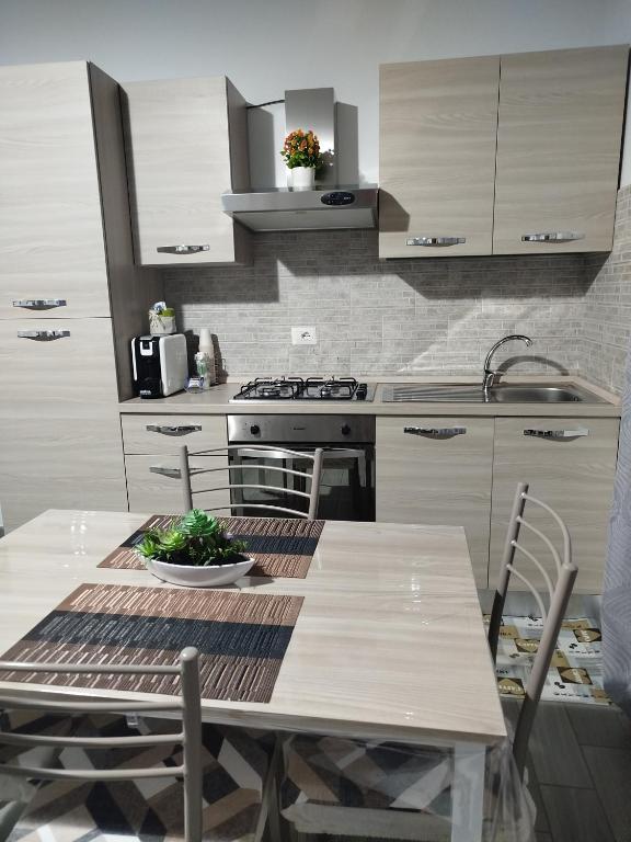 Kuchyň nebo kuchyňský kout v ubytování CAMARDA HOME
