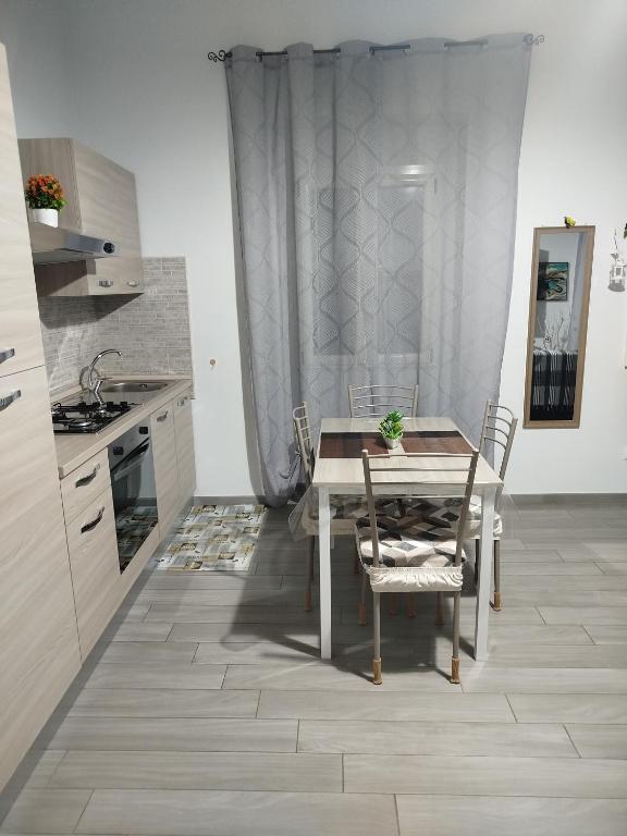 Kuchyň nebo kuchyňský kout v ubytování CAMARDA HOME