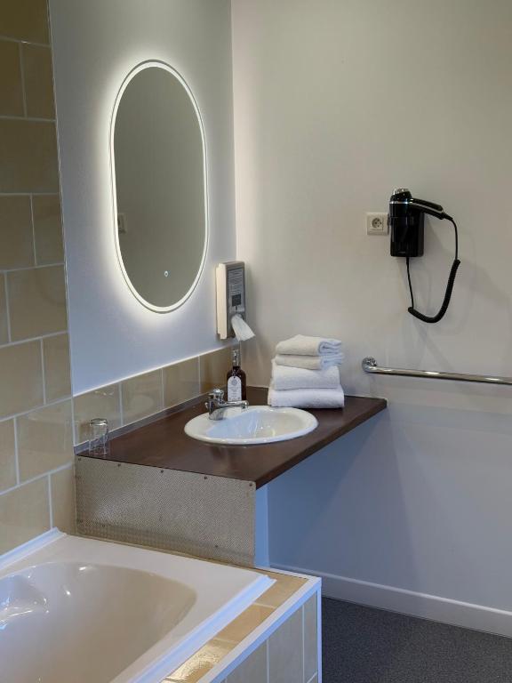 Hôtel Restaurant Les Boissières - Twin Room