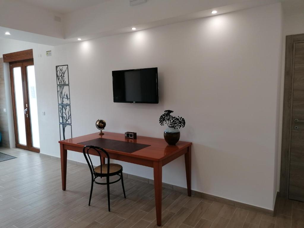 TV a/nebo společenská místnost v ubytování CLASS ROOMS AFFITTACAMERE