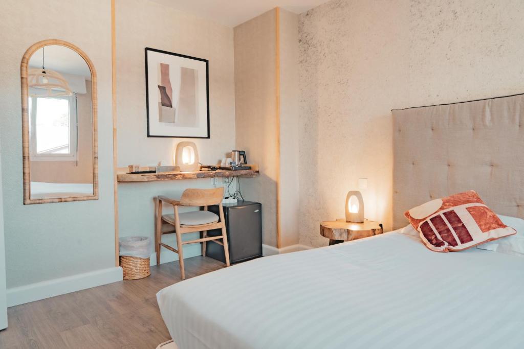 Postel nebo postele na pokoji v ubytování Hôtel Édenia - Spa Estime&Sens