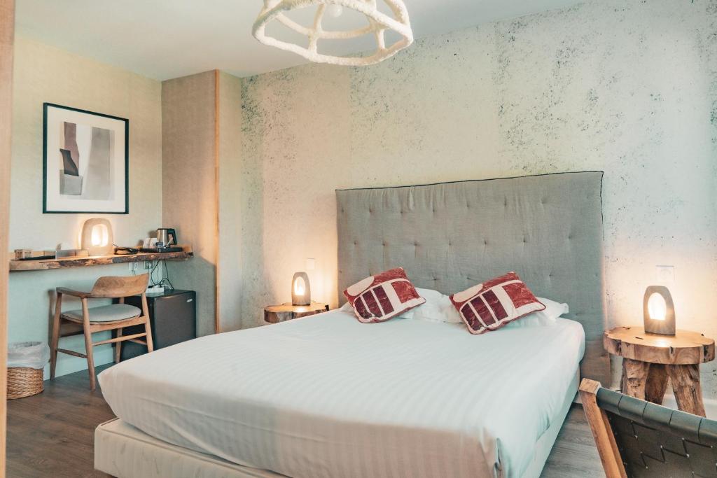 Postel nebo postele na pokoji v ubytování Hôtel Édenia - Spa Estime&Sens
