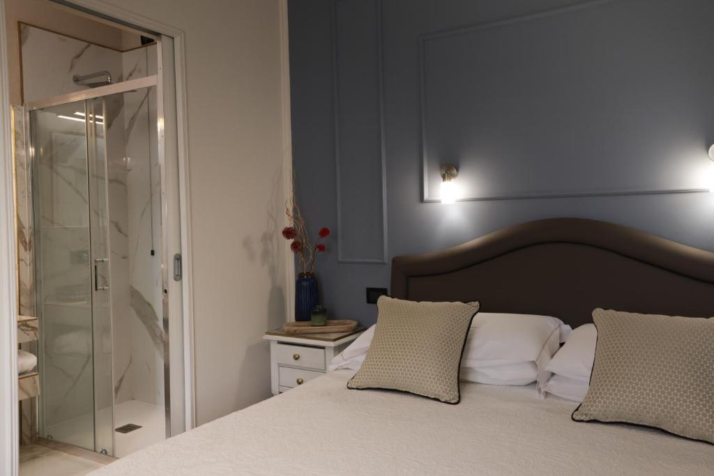 Florence Garda Hotel - Deluxe Double Room With Lake View