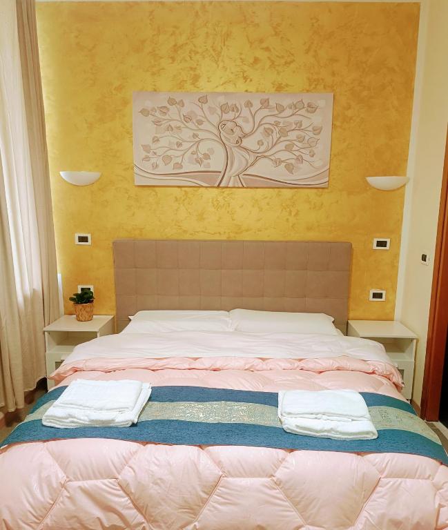 a bedroom with a bed with two towels on it at appartamento di venezia in Venice