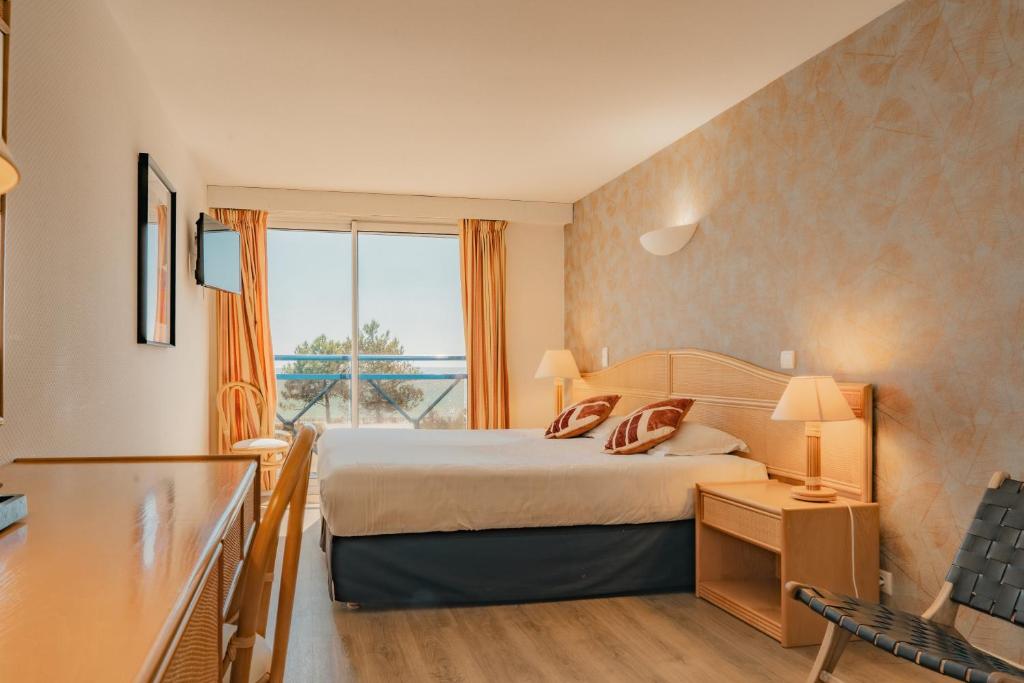 Postel nebo postele na pokoji v ubytování Hôtel Édenia - Spa Estime&Sens