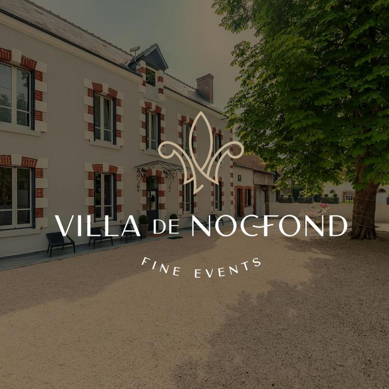 un panneau indiquant villa de noord devant un bâtiment dans l'établissement Villa de Nocfond , ex Nocfond Lodges, à Langon