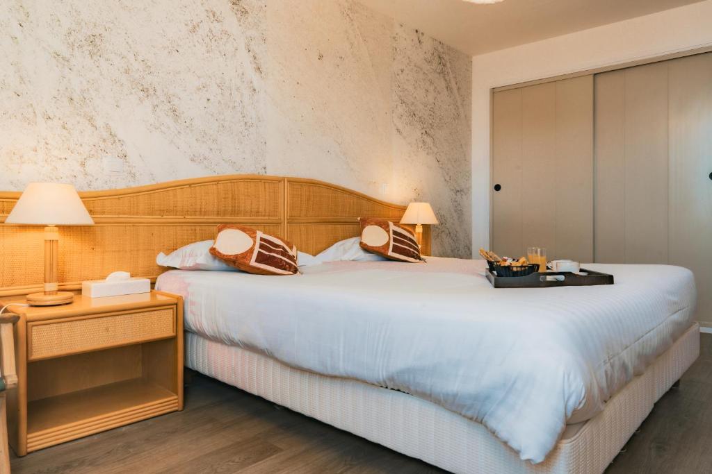 Postel nebo postele na pokoji v ubytování Hôtel Édenia - Spa Estime&Sens