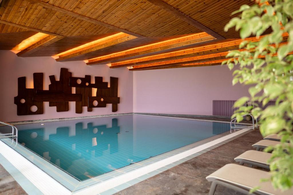 Bazén v ubytovaní Hotel Tenz alebo v jeho blízkosti