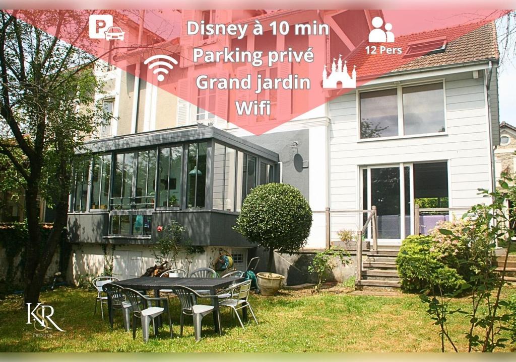 a house with a table and chairs in the yard at Maison tout confort proche Disneyland avec Jardin, BBQ & parking privé in Esbly