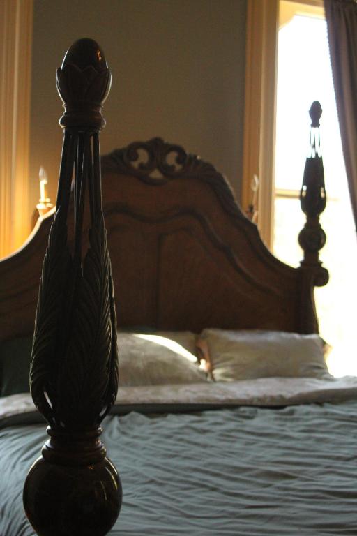 Henderson Castle Inn photo
