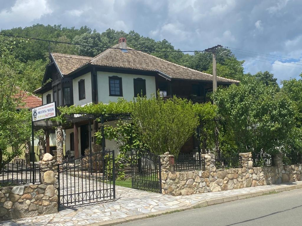 Budova, kde se bed and breakfast nachází
