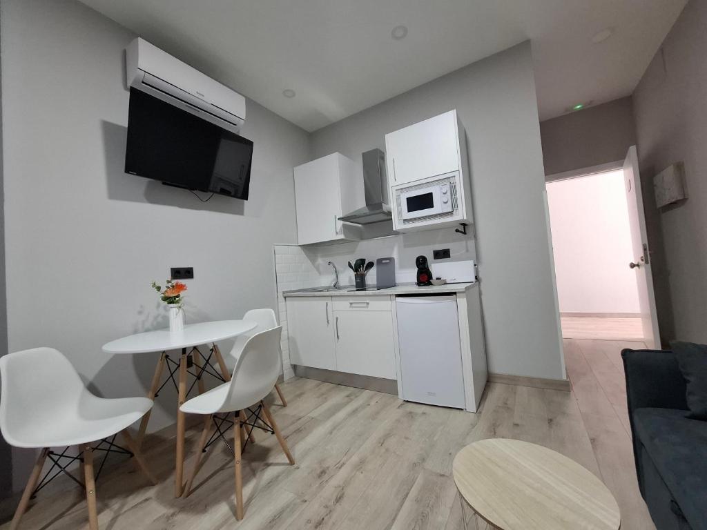 Medea Suites Apartamentos - 4