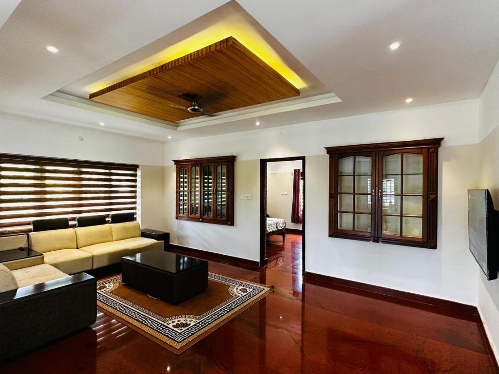 Posezení v ubytování Amaravathy - 4 Bedroom Luxury Villa