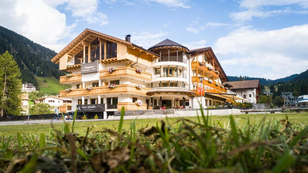 Nespecifikovaný výhled na hory nebo výhled na hory při pohledu z hotelu