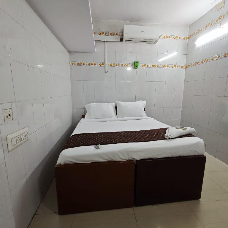 Postel nebo postele na pokoji v ubytování Urban Nest Roomz - Thoraipakkam OMR